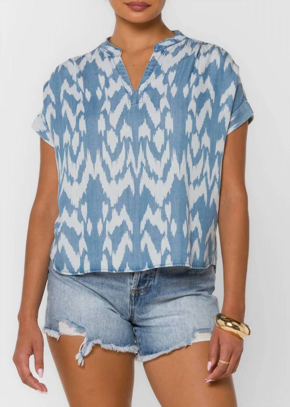NEW VELVET HEART gilson v neck top in mill valley
